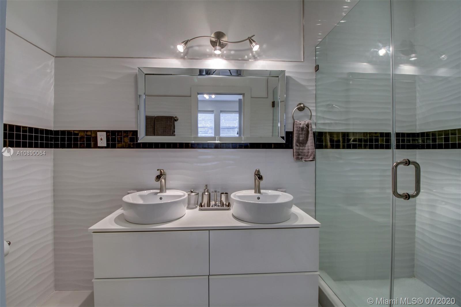 See details / 3416 sq. ft. $ 2020-07-09 0 Photo