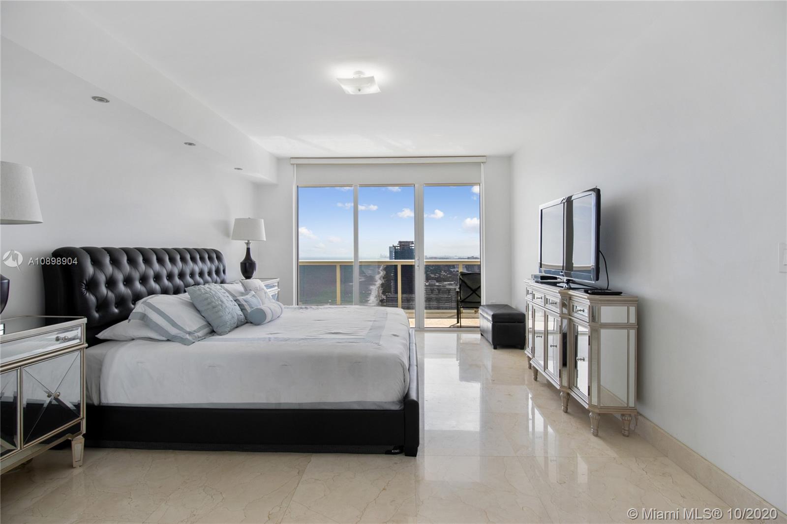 Ver detalles 4303 3 / 3 1733 sq. ft. $ 2020-12-14 0 foto