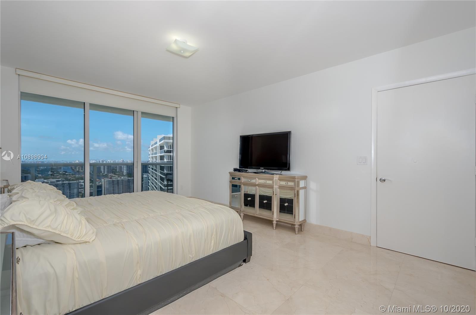Ver detalles 4303 3 / 3 1733 sq. ft. $ 2020-12-14 0 foto