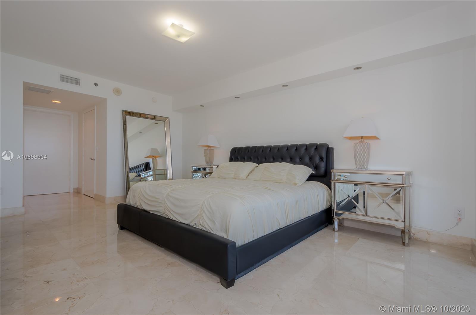 Ver detalles 4303 3 / 3 1733 sq. ft. $ 2020-12-14 0 foto