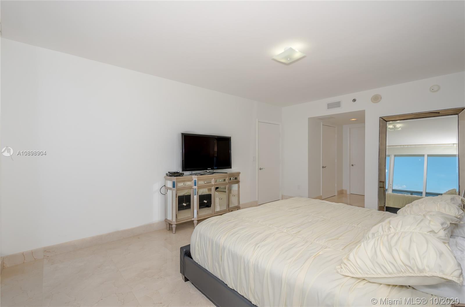 Ver detalles 4303 3 / 3 1733 sq. ft. $ 2020-12-14 0 foto