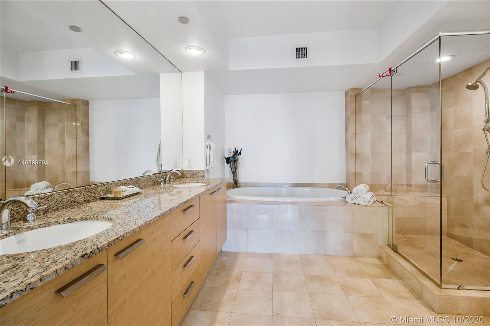 Ver detalles 4303 3 / 3 1733 sq. ft. $ 2020-12-14 0 foto