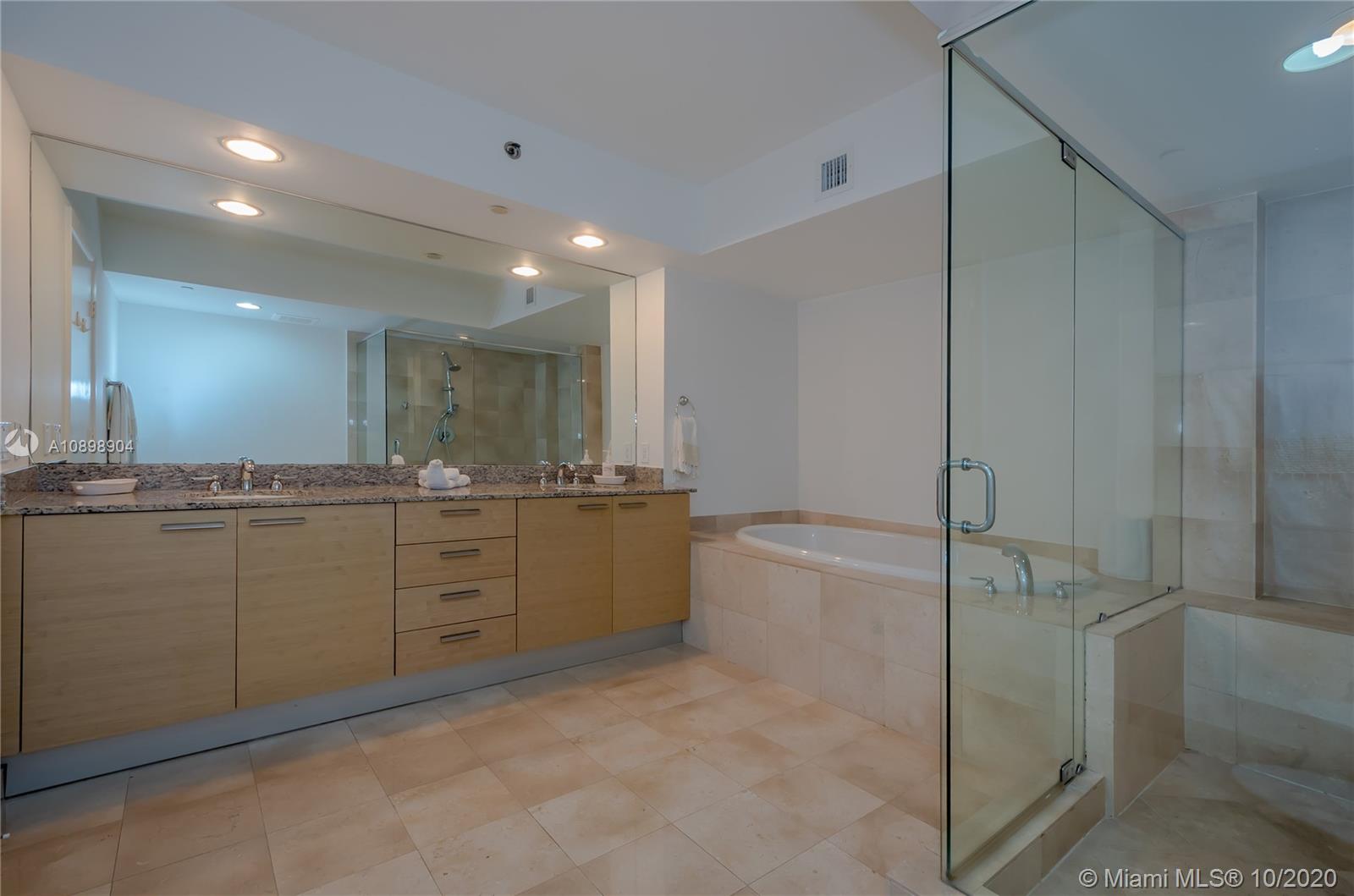 Ver detalles 4303 3 / 3 1733 sq. ft. $ 2020-12-14 0 foto