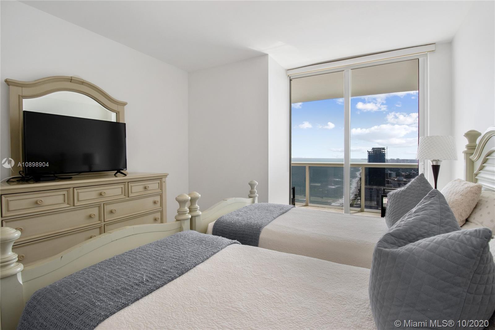 Ver detalles 4303 3 / 3 1733 sq. ft. $ 2020-12-14 0 foto