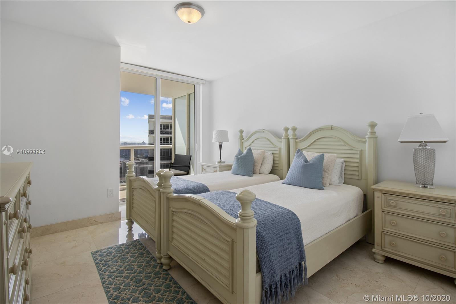 Ver detalles 4303 3 / 3 1733 sq. ft. $ 2020-12-14 0 foto
