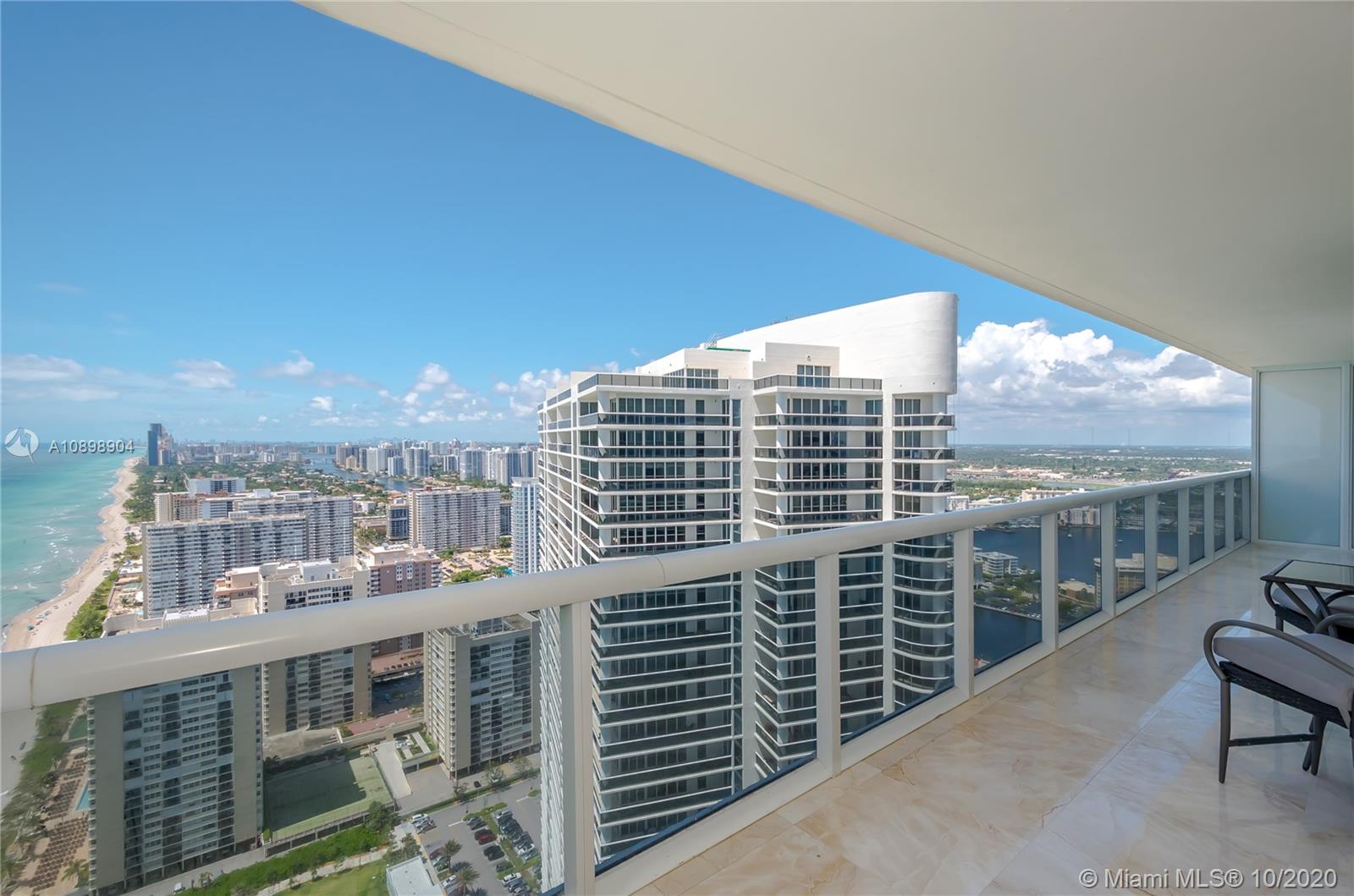 Ver detalles 4303 3 / 3 1733 sq. ft. $ 2020-12-14 0 foto