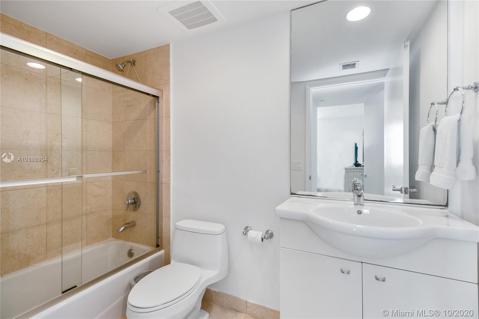 Ver detalles 4303 3 / 3 1733 sq. ft. $ 2020-12-14 0 foto