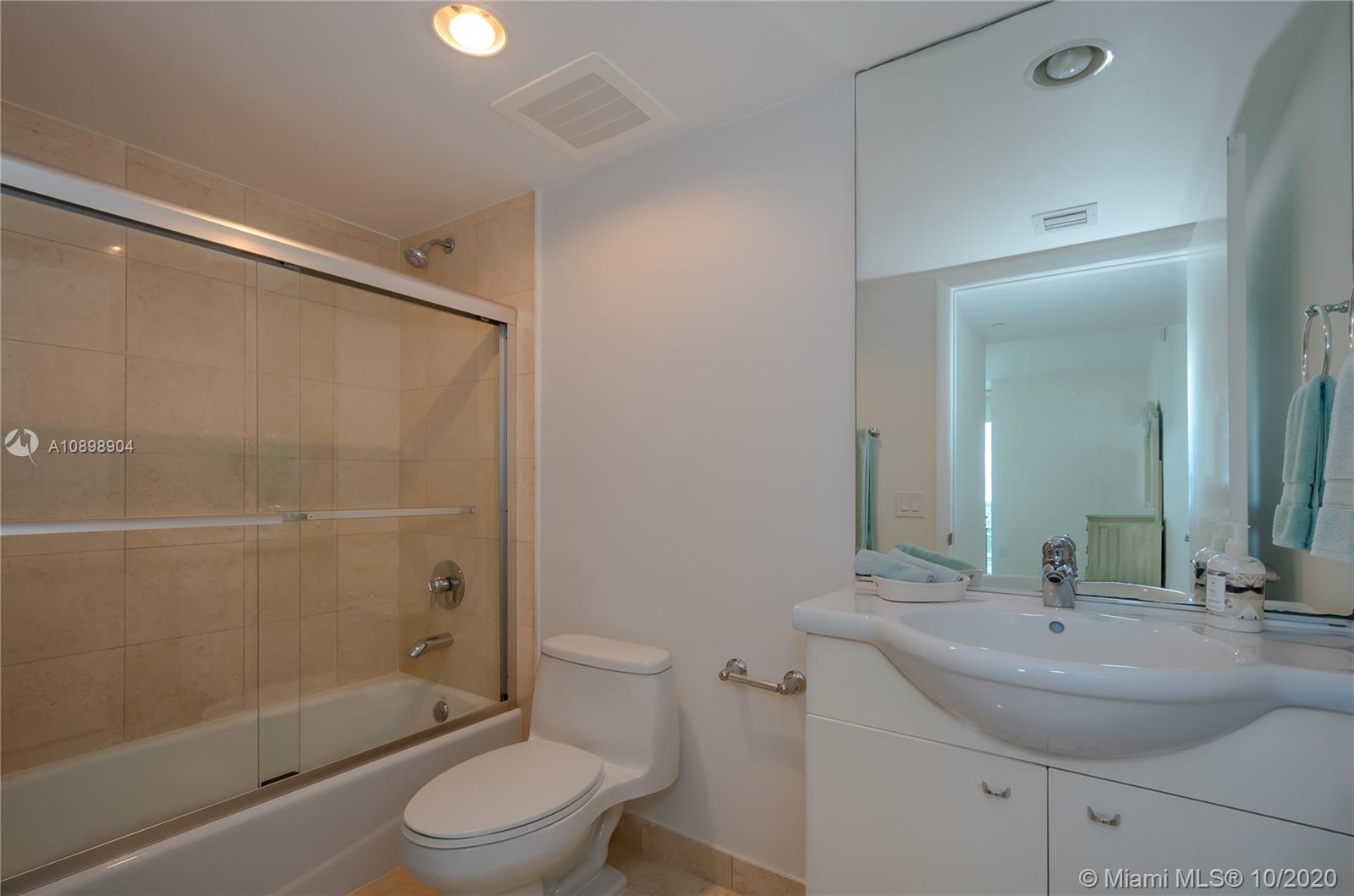 Ver detalles 4303 3 / 3 1733 sq. ft. $ 2020-12-14 0 foto