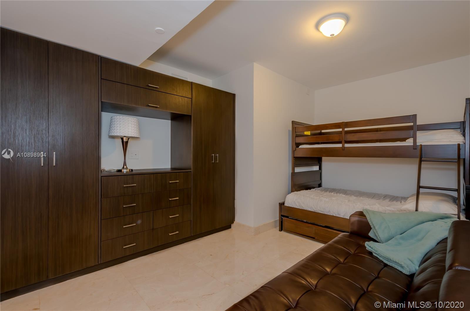 Ver detalles 4303 3 / 3 1733 sq. ft. $ 2020-12-14 0 foto