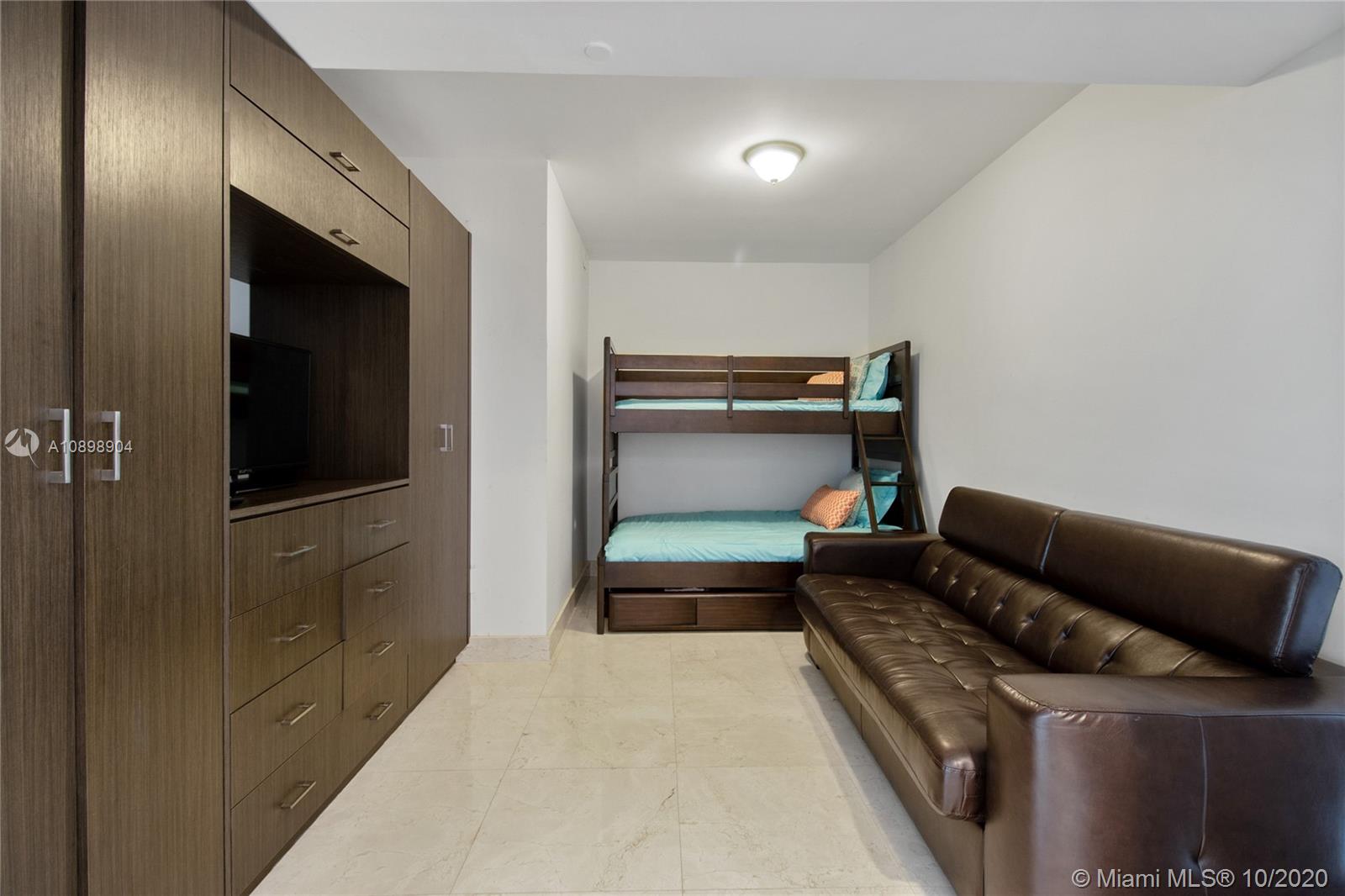 Ver detalles 4303 3 / 3 1733 sq. ft. $ 2020-12-14 0 foto