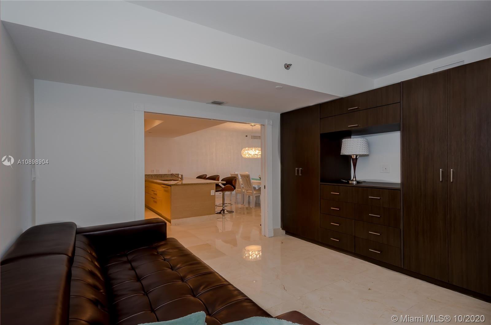 Ver detalles 4303 3 / 3 1733 sq. ft. $ 2020-12-14 0 foto