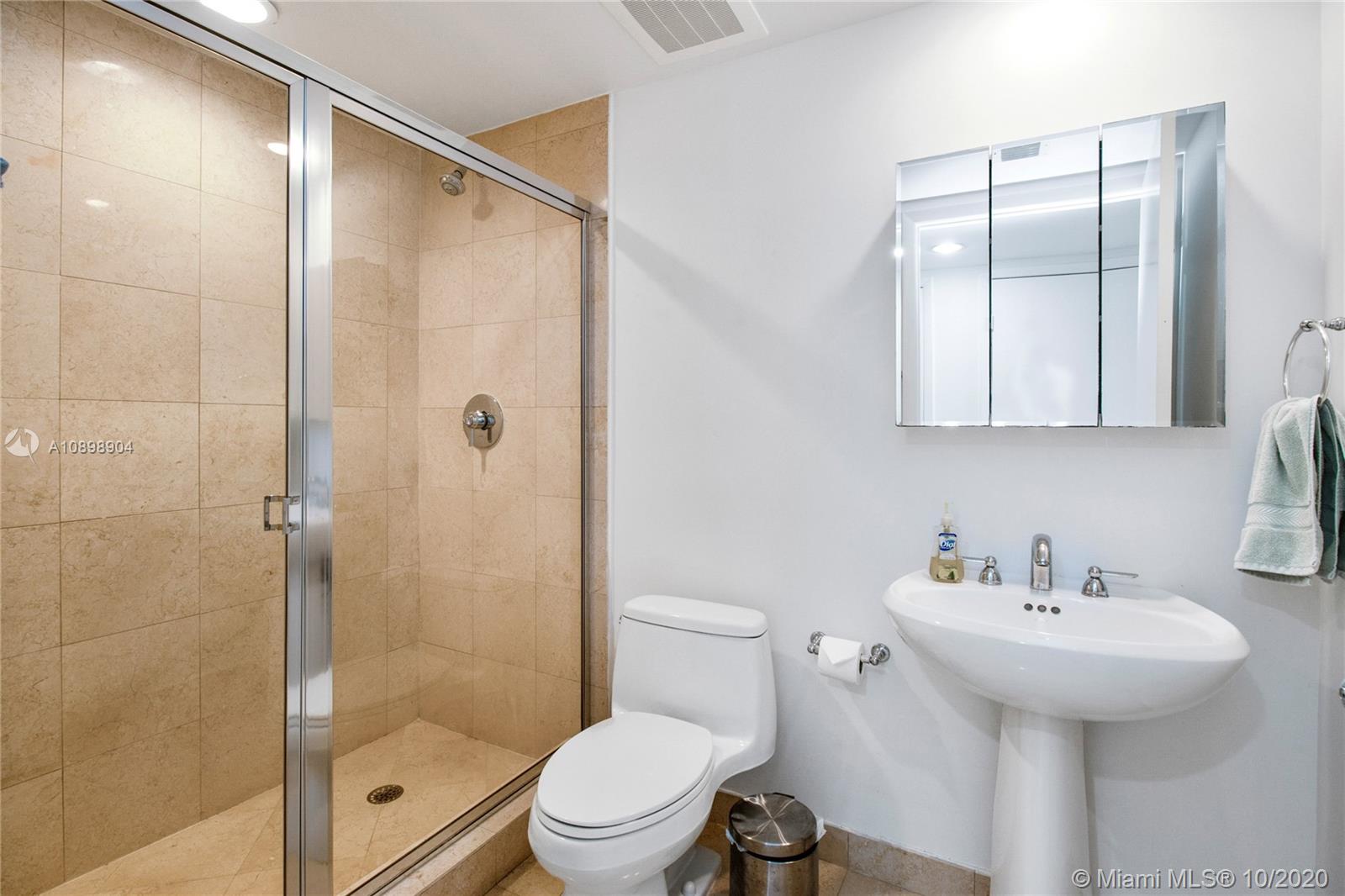 Ver detalles 4303 3 / 3 1733 sq. ft. $ 2020-12-14 0 foto