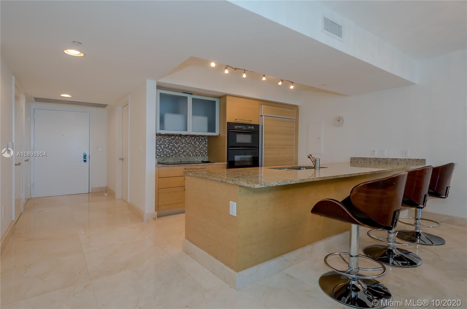 Ver detalles 4303 3 / 3 1733 sq. ft. $ 2020-12-14 0 foto