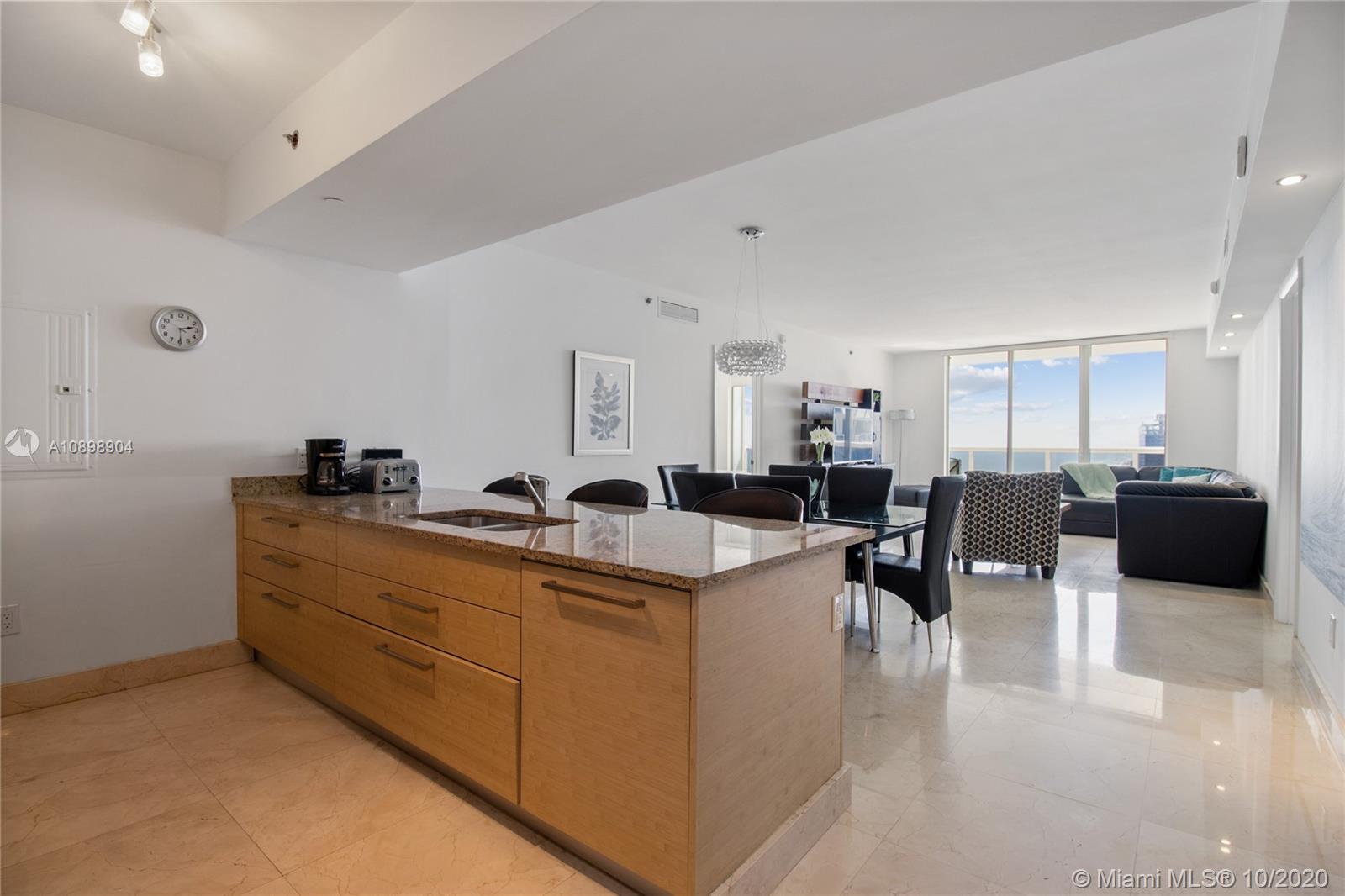 Ver detalles 4303 3 / 3 1733 sq. ft. $ 2020-12-14 0 foto