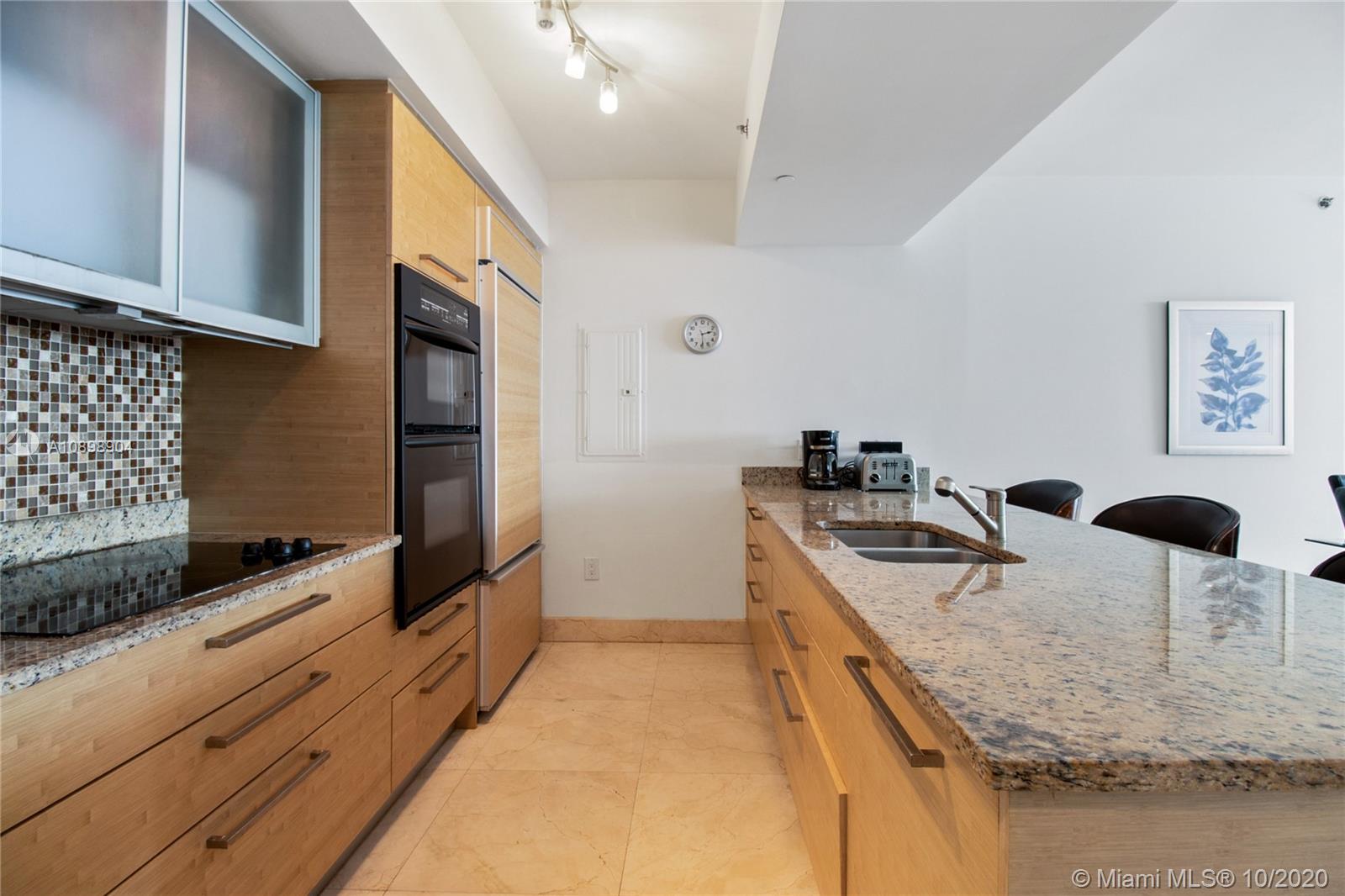 Ver detalles 4303 3 / 3 1733 sq. ft. $ 2020-12-14 0 foto