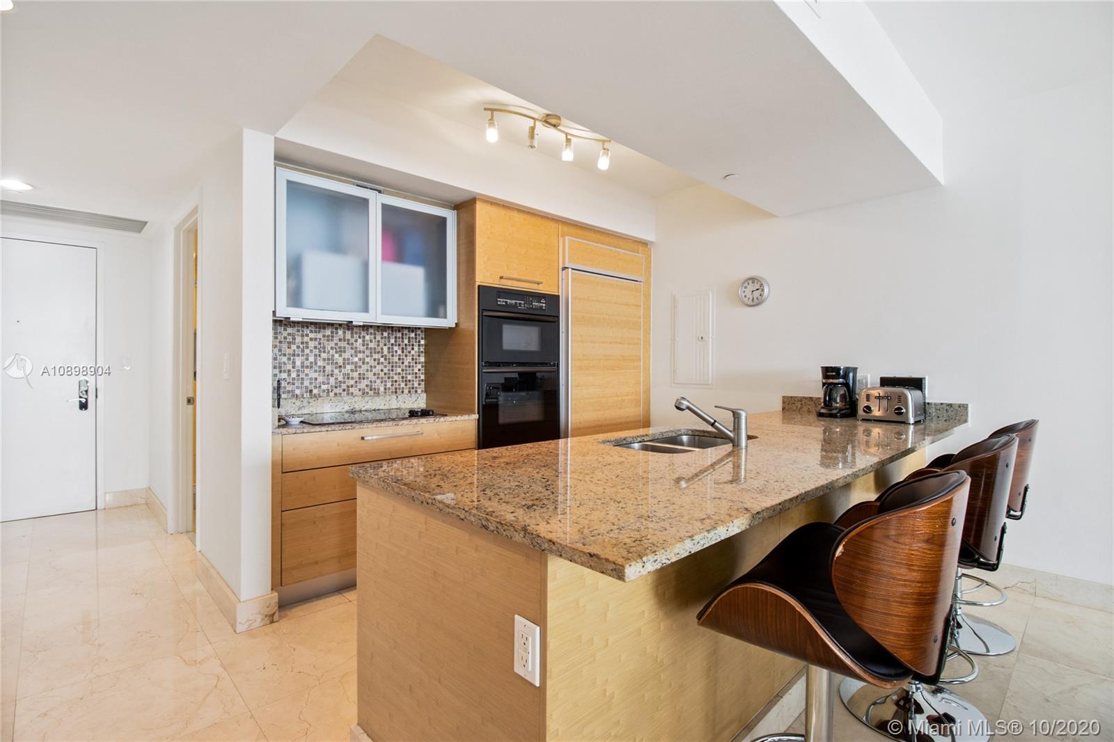 Ver detalles 4303 3 / 3 1733 sq. ft. $ 2020-12-14 0 foto