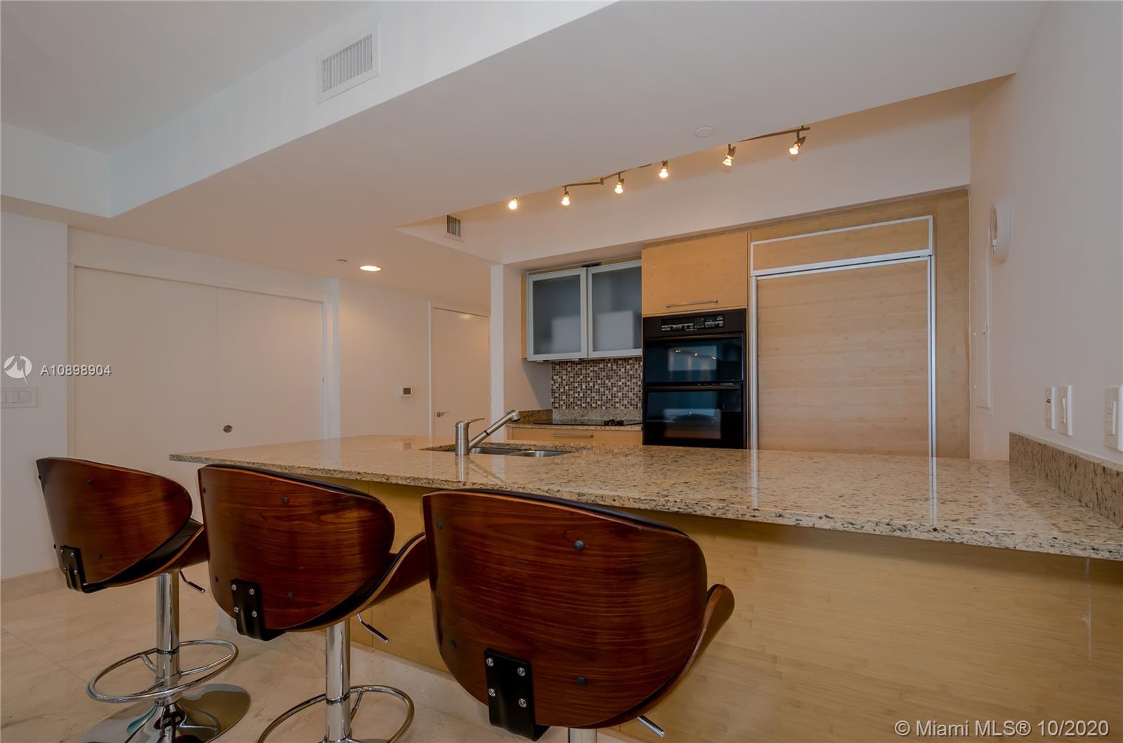 Ver detalles 4303 3 / 3 1733 sq. ft. $ 2020-12-14 0 foto