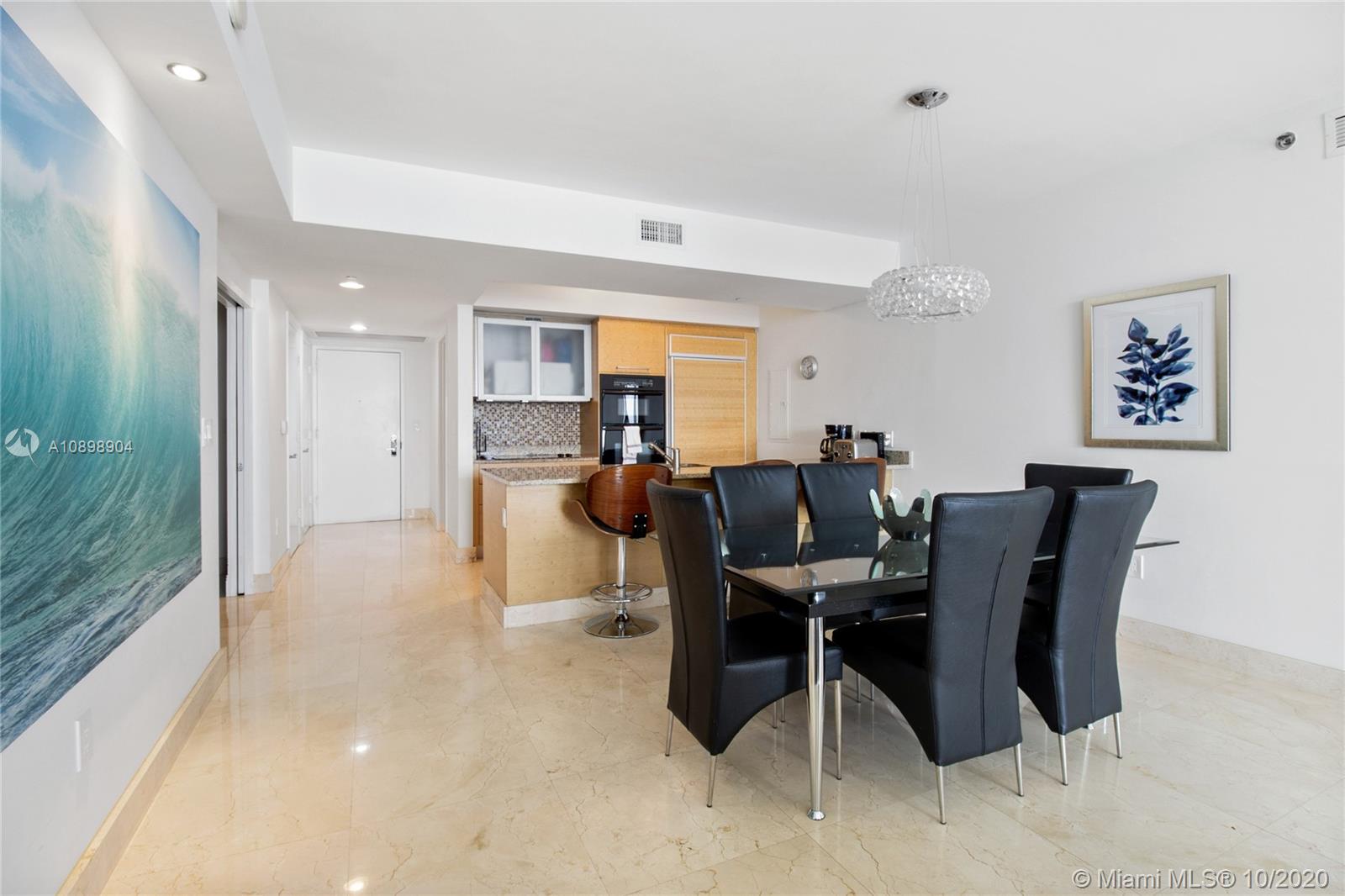 Ver detalles 4303 3 / 3 1733 sq. ft. $ 2020-12-14 0 foto