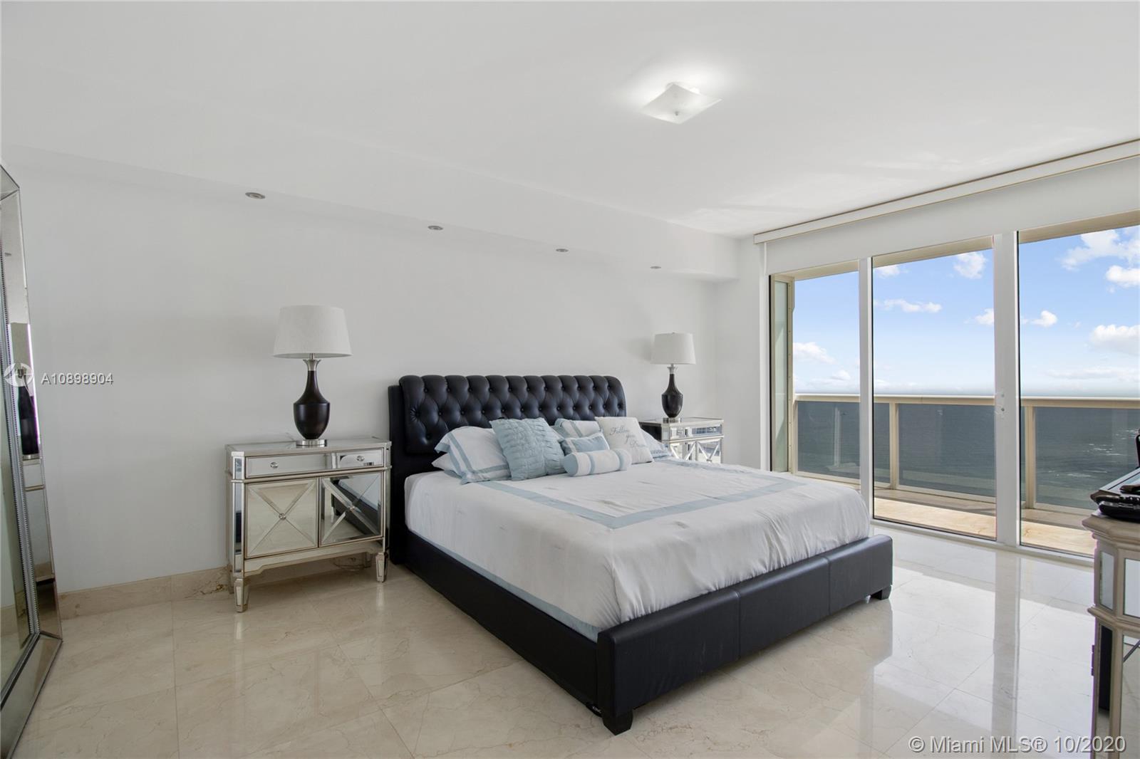 Ver detalles 4303 3 / 3 1733 sq. ft. $ 2020-12-14 0 foto