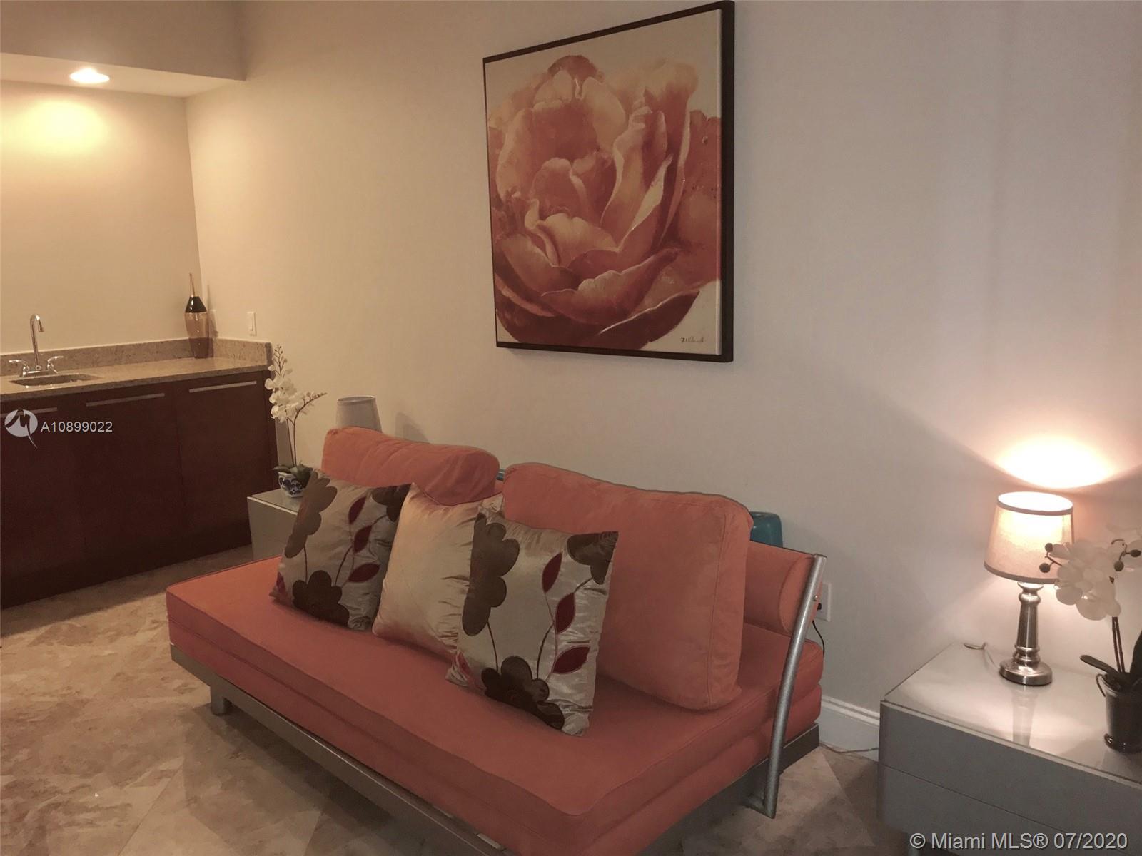 Ver detalles 4803 3 / 3 1733 sq. ft. $ 2020-07-23 0 foto
