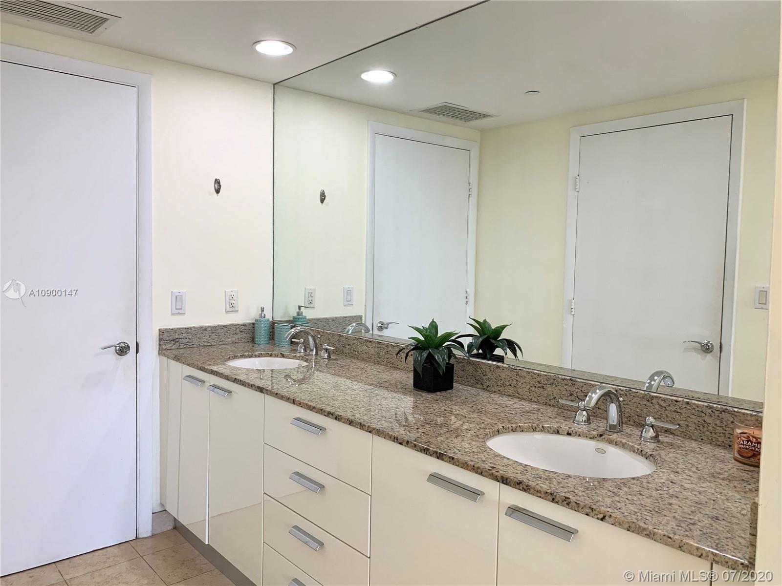 Ver detalles 1609 2 / 1 1086 sq. ft. $ 2020-07-27 0 foto