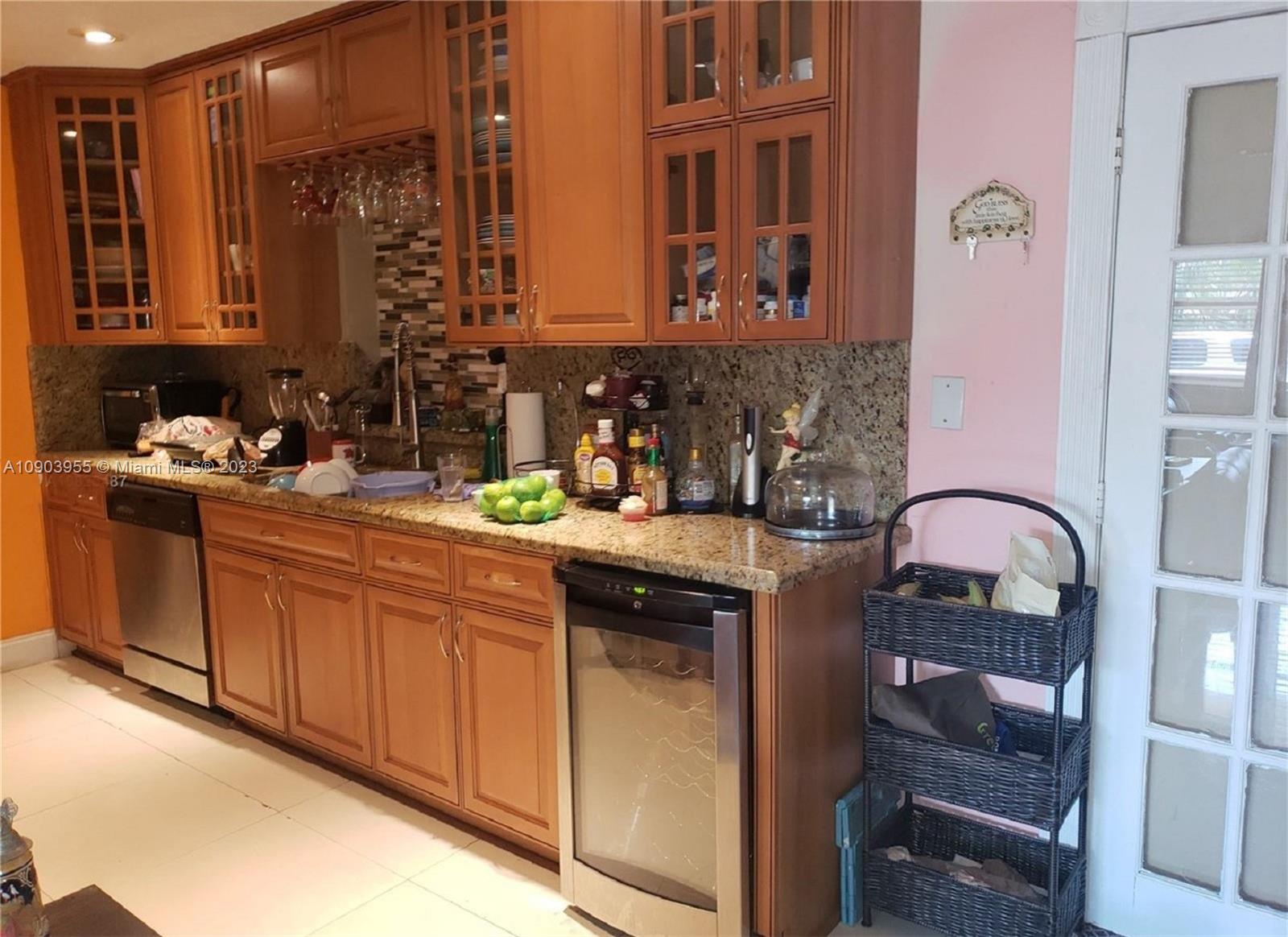 Ver detalles 5 / 3 2036 sq. ft. $ 2020-08-03 0 foto