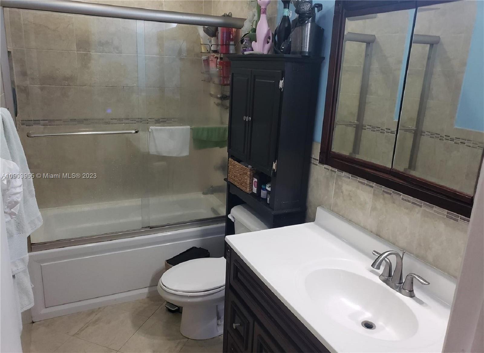 Ver detalles 5 / 3 2036 sq. ft. $ 2020-08-03 0 foto
