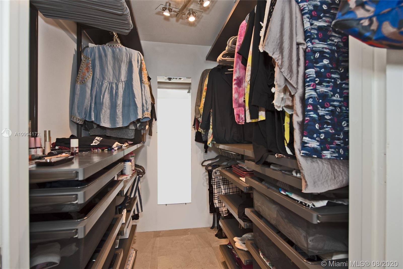 Ver detalles 4004 3 / 3 1675 sq. ft. $ 2020-08-31 0 foto