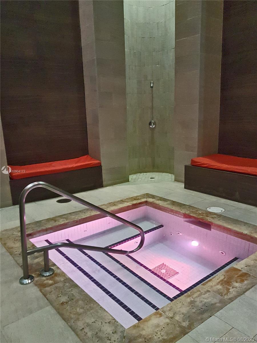 Ver detalles 4004 3 / 3 1675 sq. ft. $ 2020-08-31 0 foto