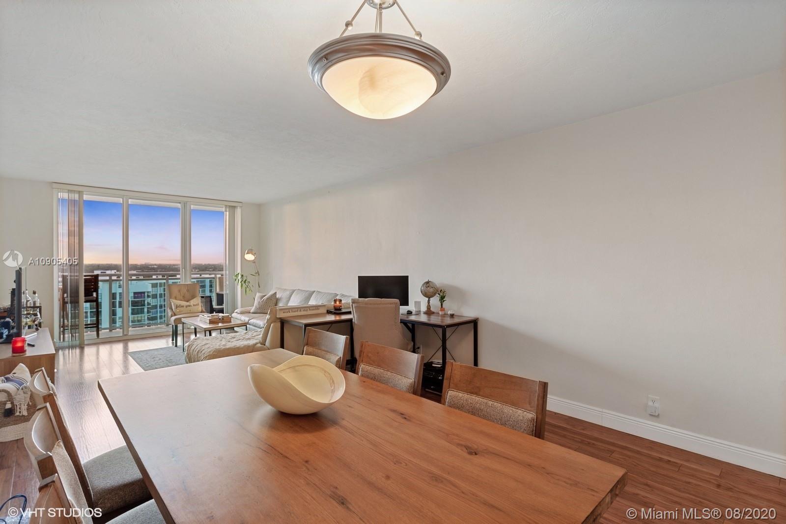 Photo of 3000 Ocean Dr #1216, Hollywood, Florida, 33019 - Living Room