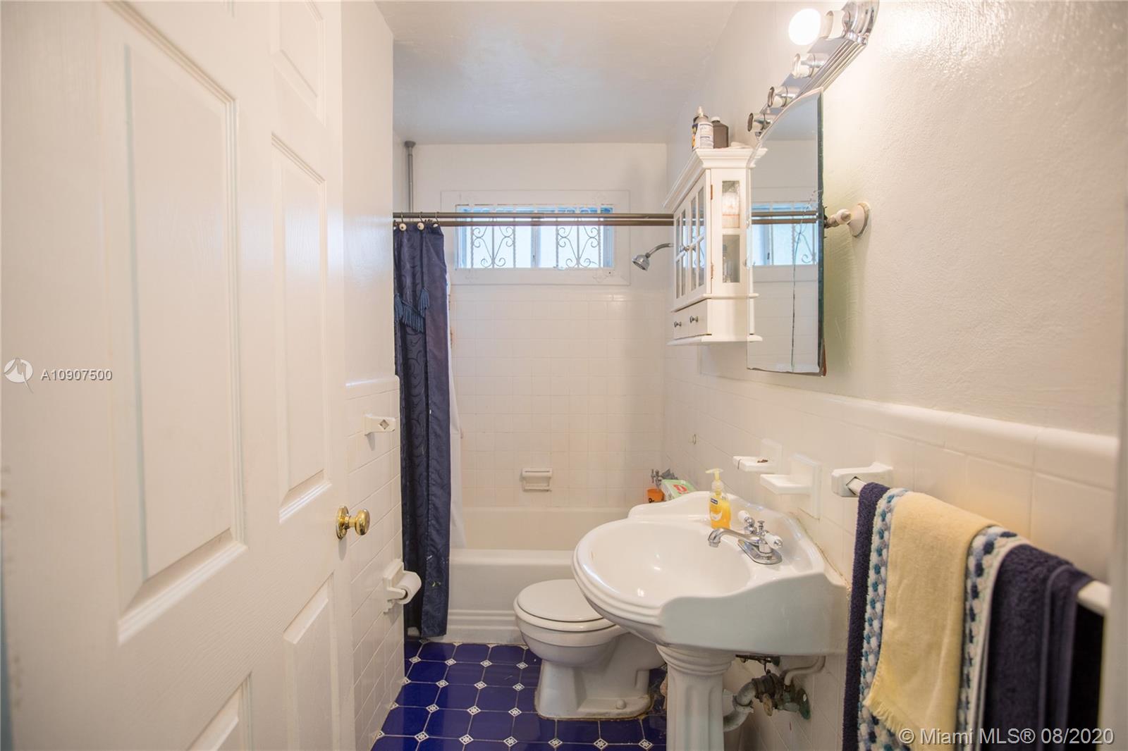 See details / 2554 sq. ft. $ 2020-12-05 0 Photo