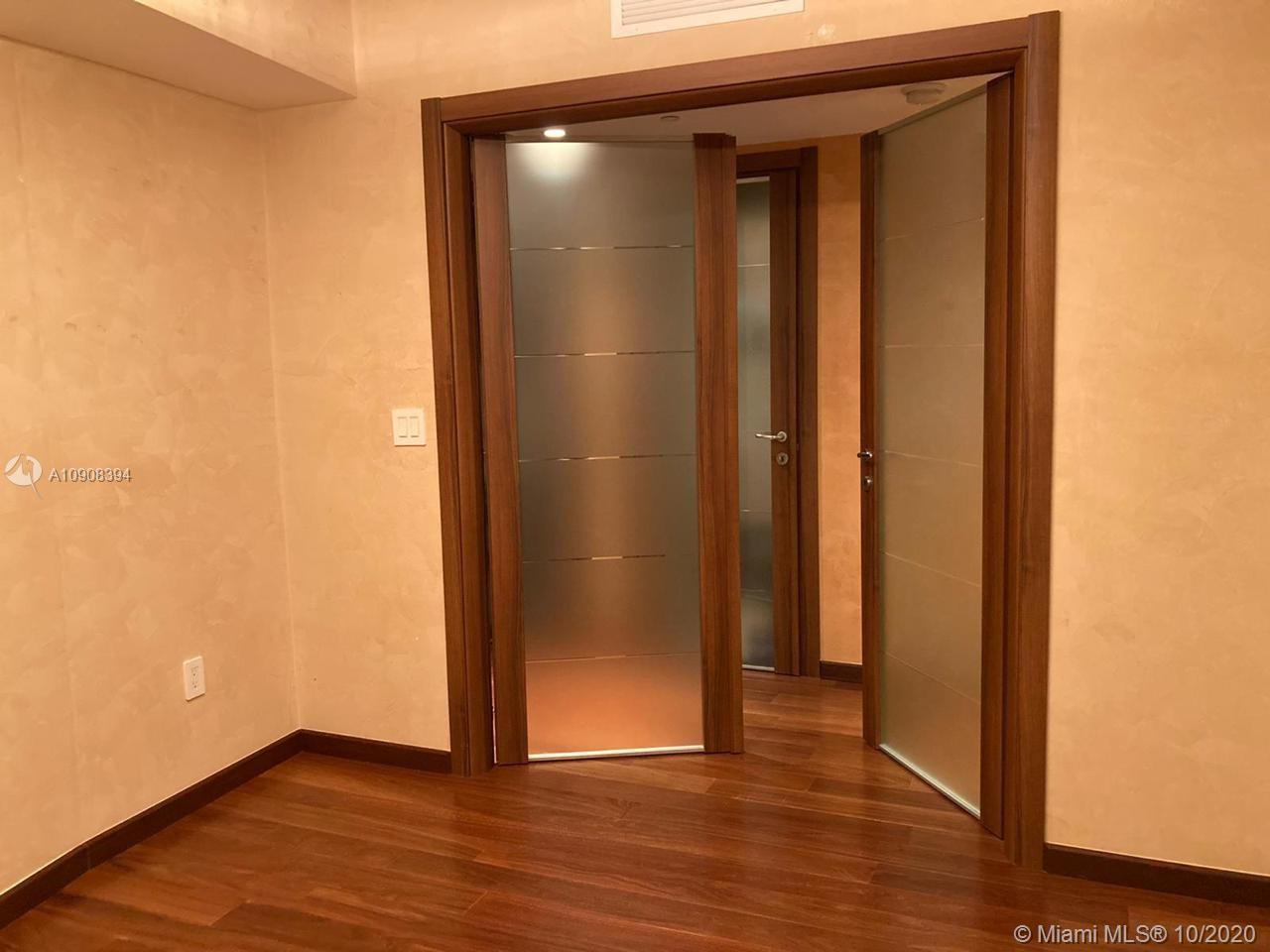 See details 3309 2 / 1 1086 sq. ft. $ 2020-09-30 0 Photo