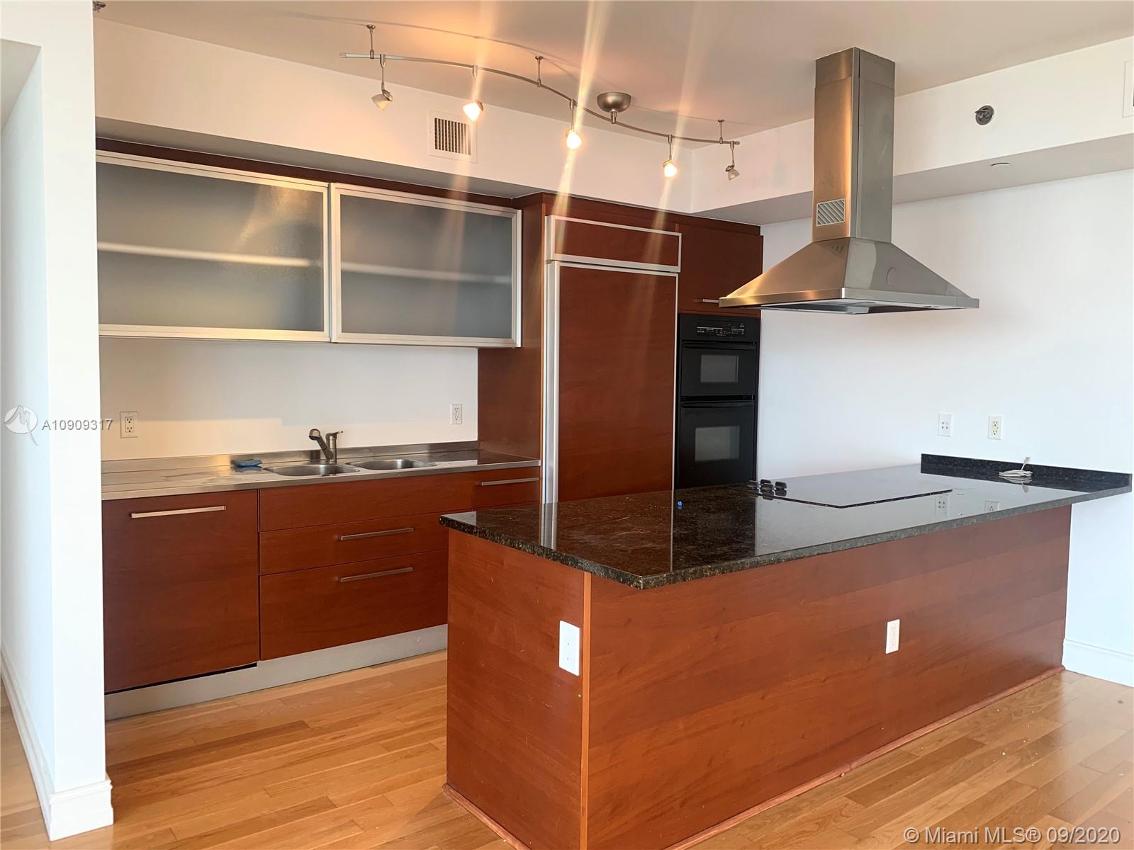 Ver detalles 3705 2 / 2 1782 sq. ft. $ 2020-08-12 0 foto