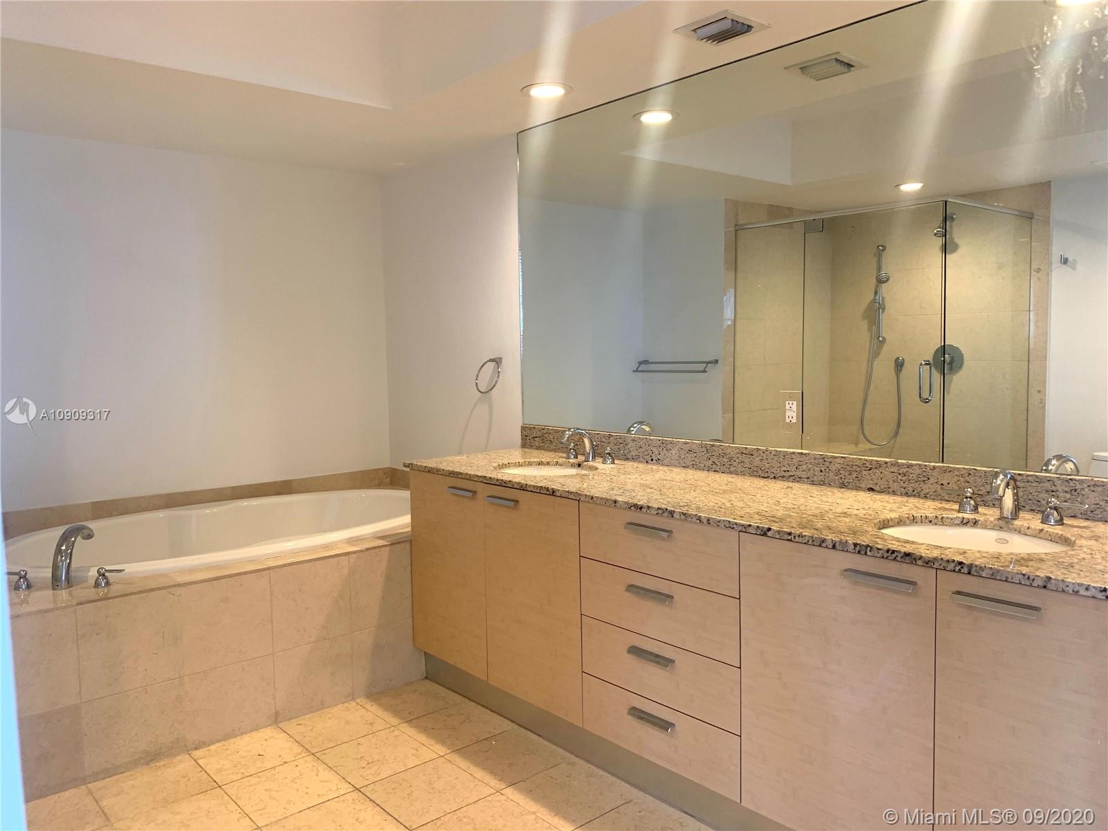 Ver detalles 3705 2 / 2 1782 sq. ft. $ 2020-08-12 0 foto