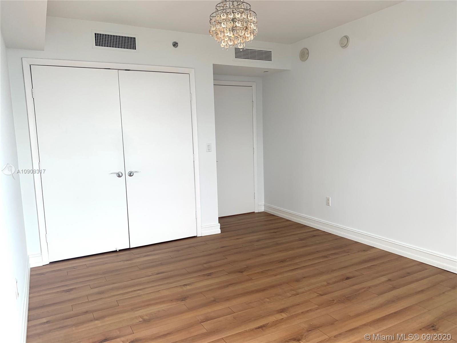Ver detalles 3705 2 / 2 1782 sq. ft. $ 2020-08-12 0 foto