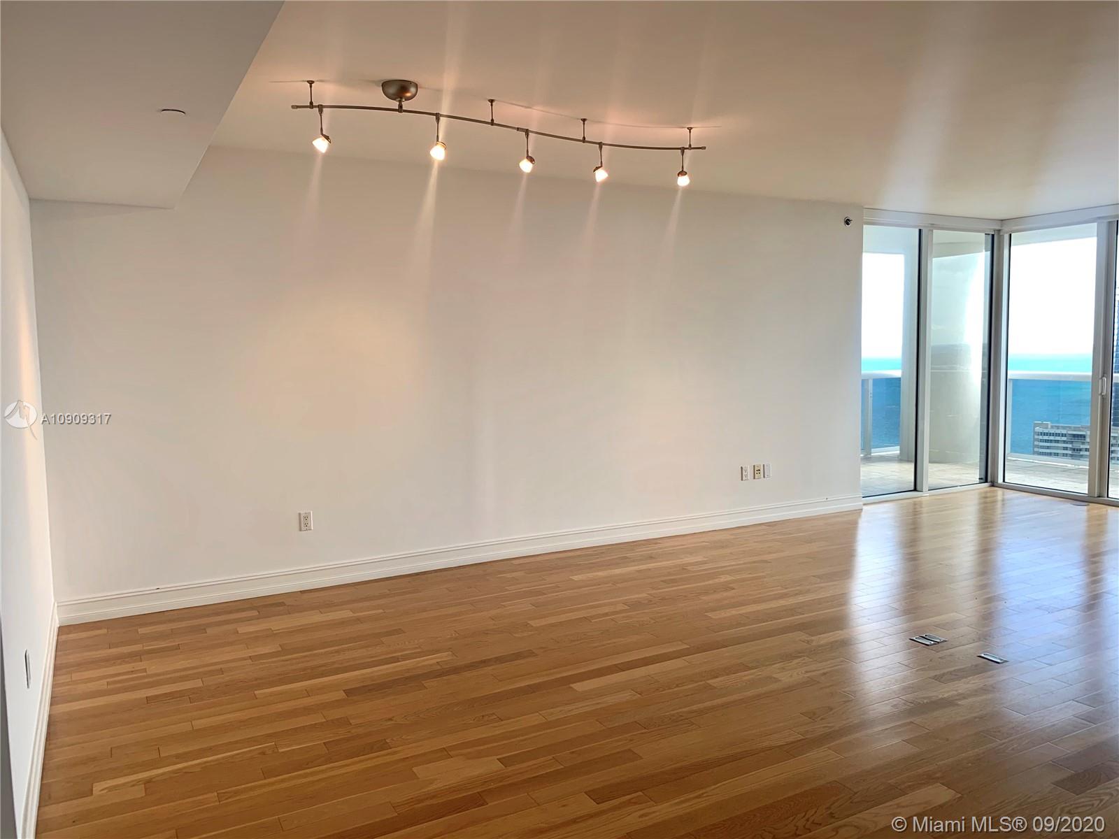 Ver detalles 3705 2 / 2 1782 sq. ft. $ 2020-08-12 0 foto