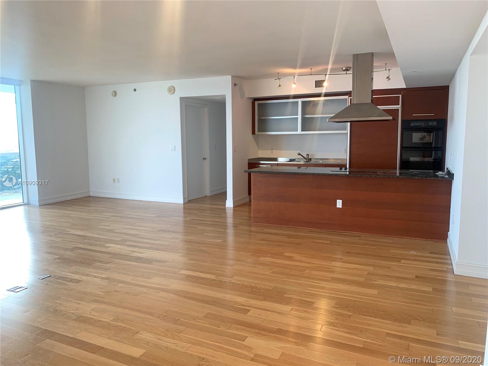 Ver detalles 3705 2 / 2 1782 sq. ft. $ 2020-08-12 0 foto