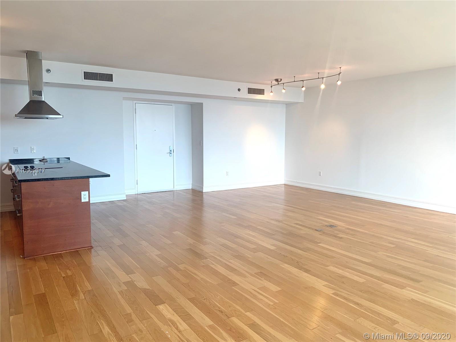 Ver detalles 3705 2 / 2 1782 sq. ft. $ 2020-08-12 0 foto