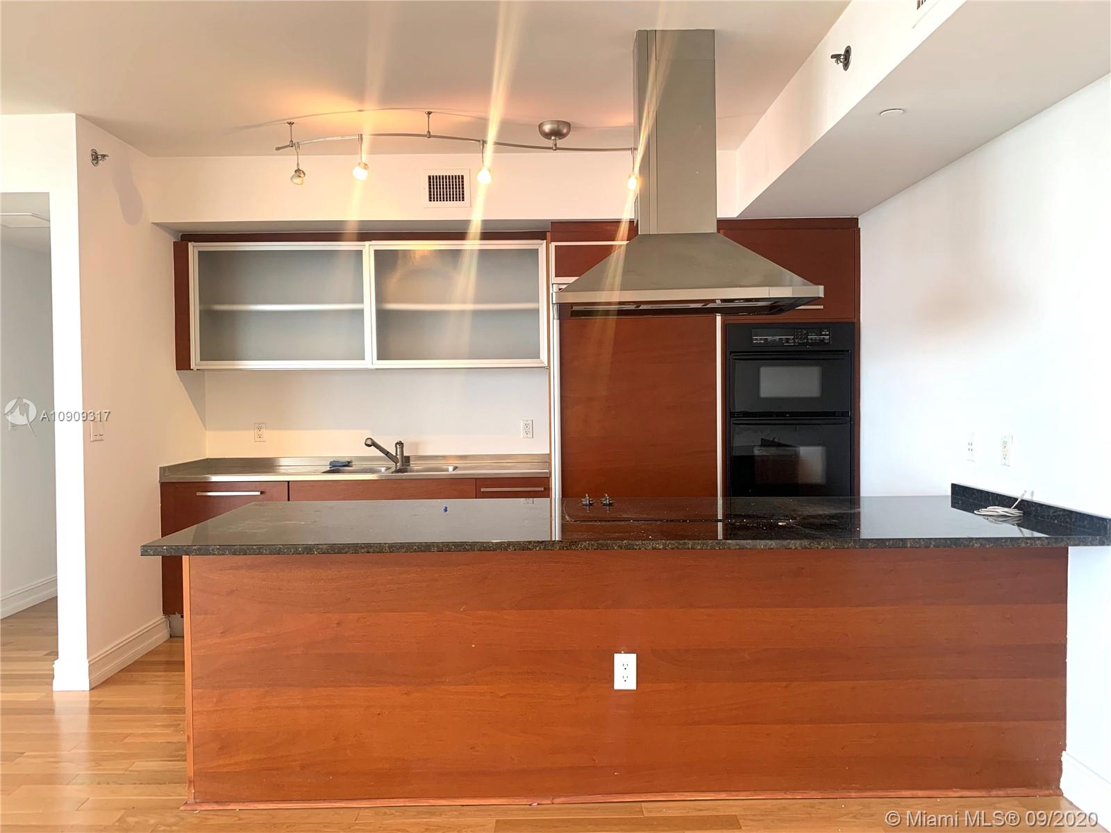 Ver detalles 3705 2 / 2 1782 sq. ft. $ 2020-08-12 0 foto
