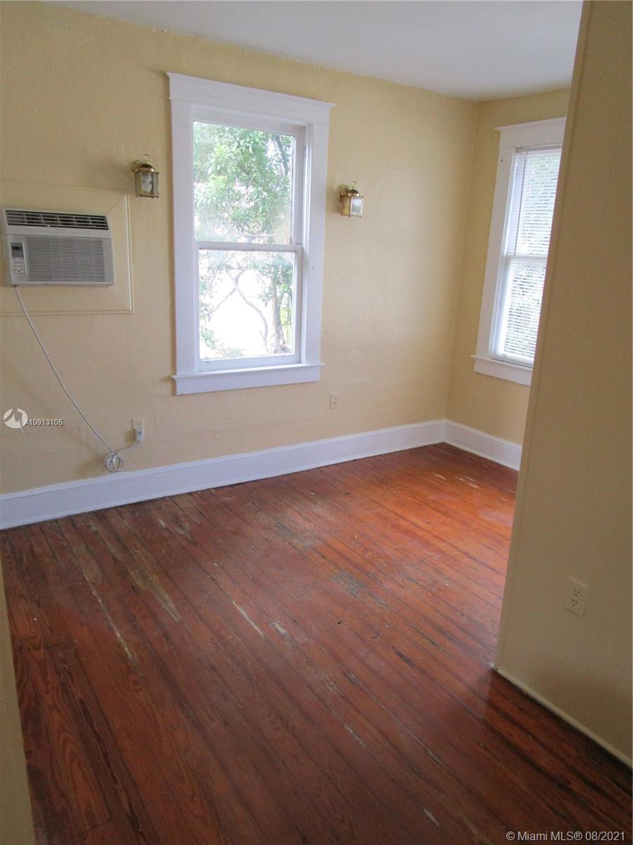 See details / 3918 sq. ft. $ 2021-04-12 0 Photo