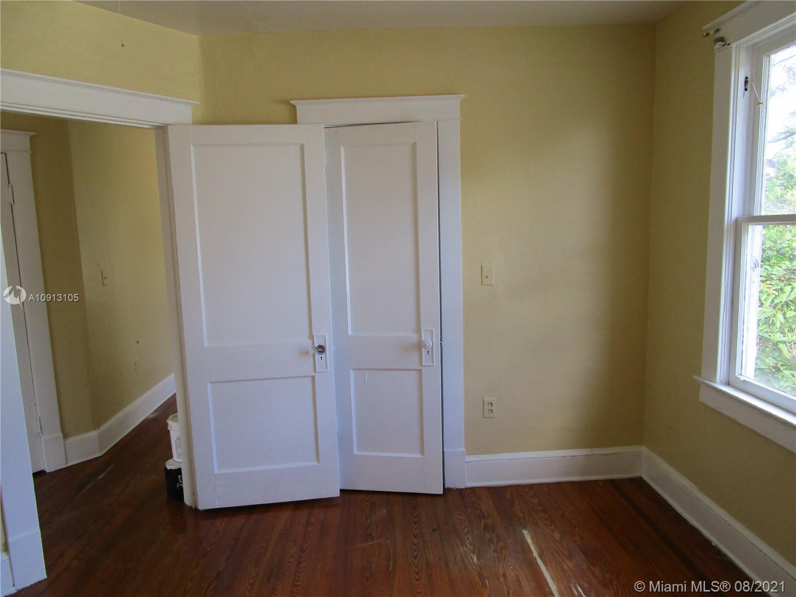 See details / 3918 sq. ft. $ 2021-04-12 0 Photo