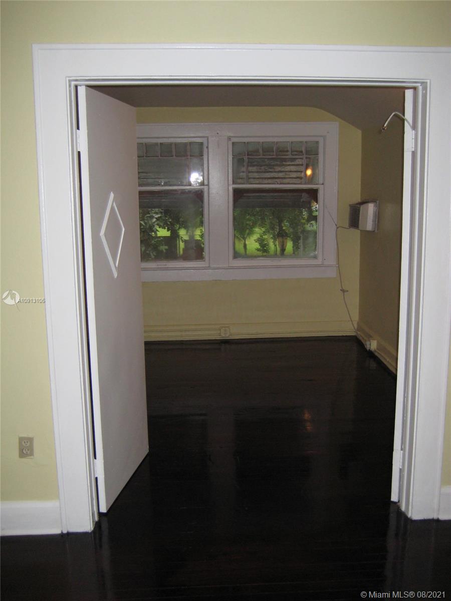 See details / 3918 sq. ft. $ 2021-04-12 0 Photo