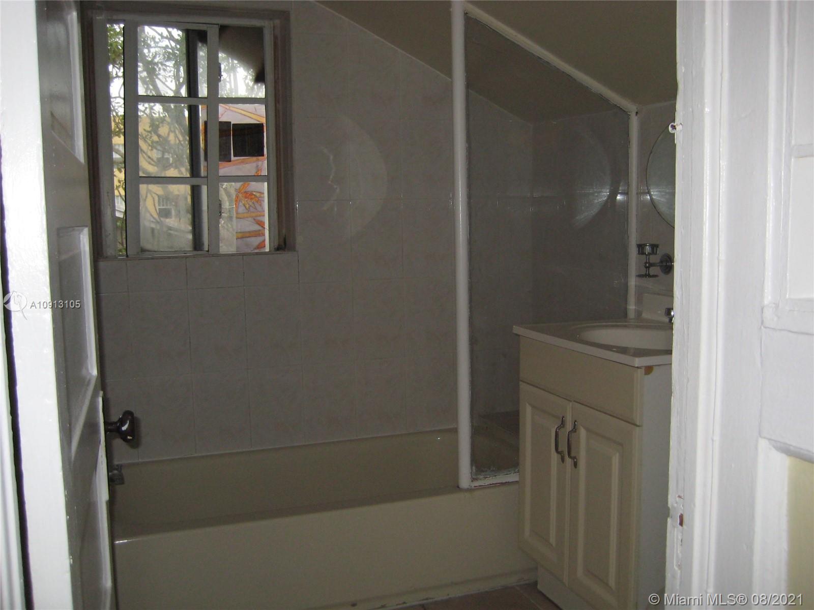 See details / 3918 sq. ft. $ 2021-04-12 0 Photo