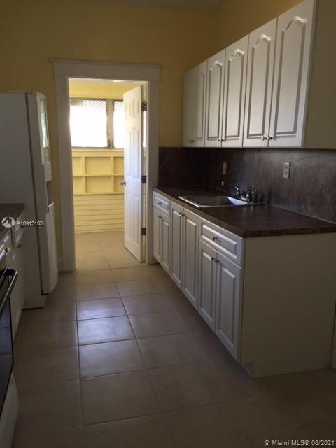 See details / 3918 sq. ft. $ 2021-04-12 0 Photo