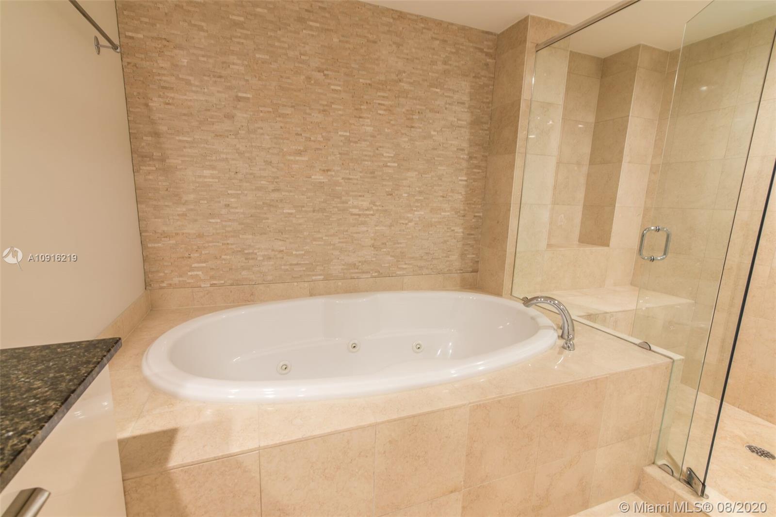 Ver detalles 2202 3 / 3 1841 sq. ft. $ 2020-08-24 0 foto