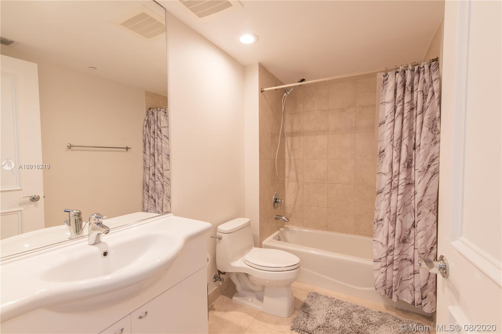 Ver detalles 2202 3 / 3 1841 sq. ft. $ 2020-08-24 0 foto