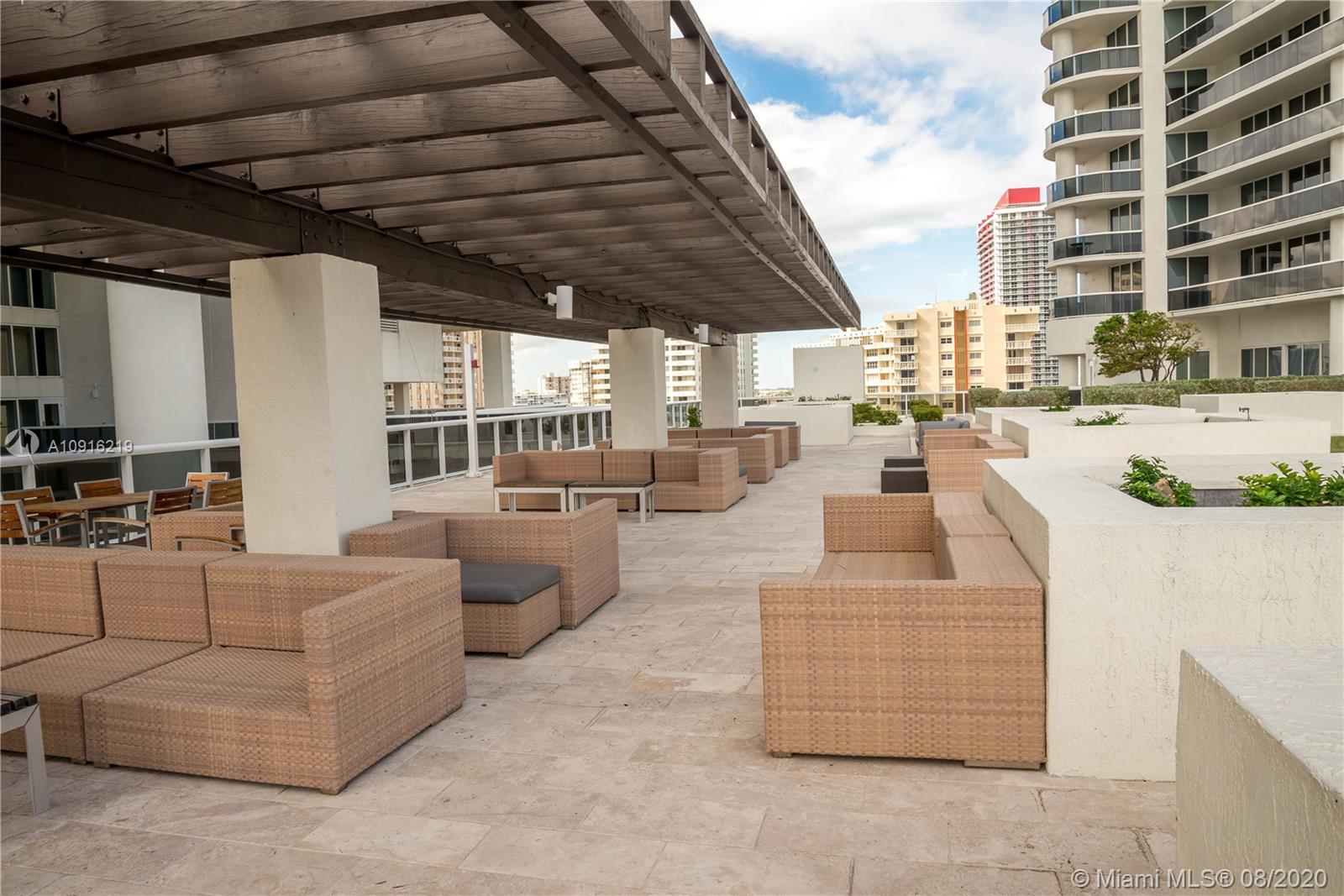 Ver detalles 2202 3 / 3 1841 sq. ft. $ 2020-08-24 0 foto