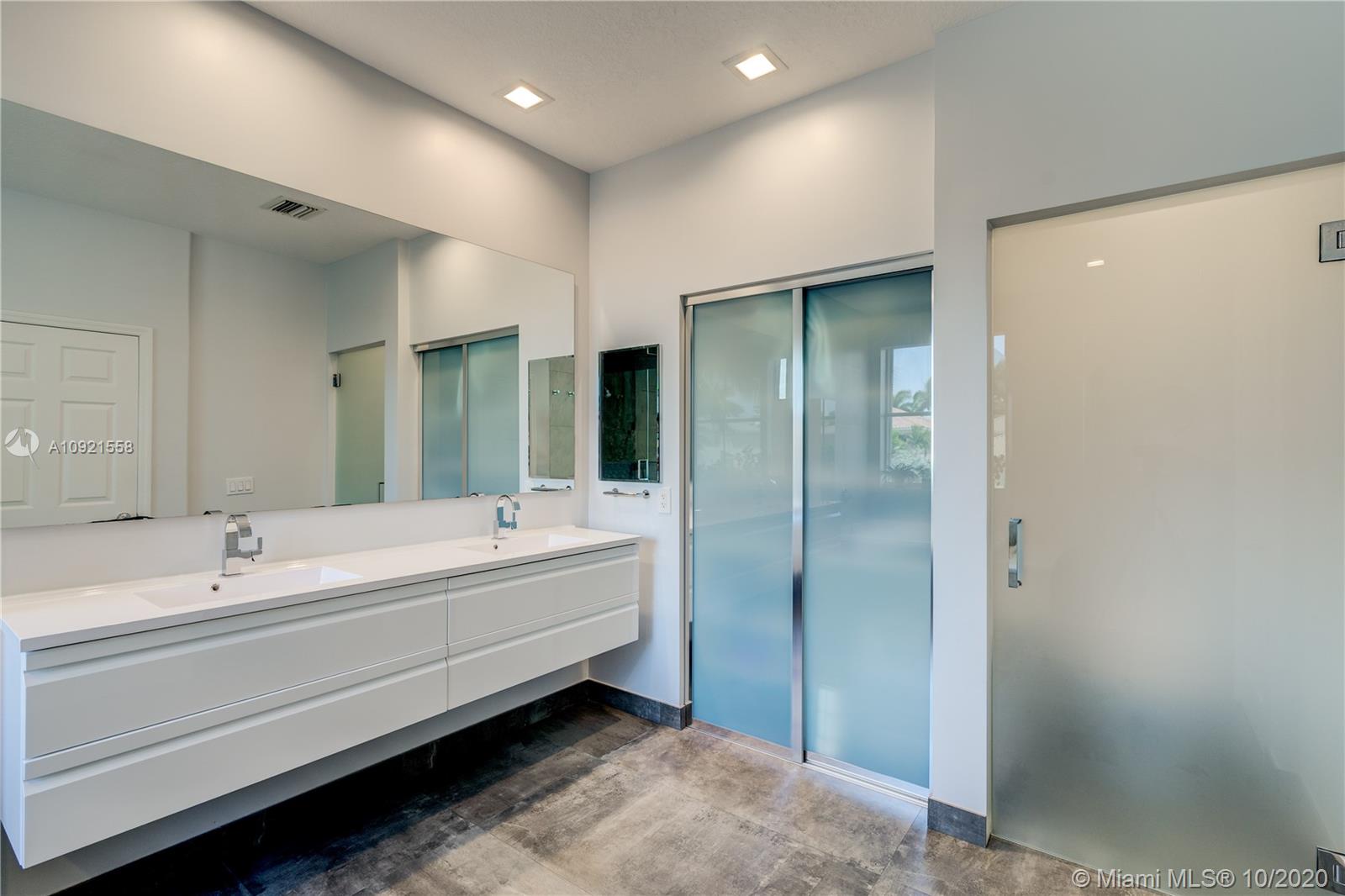 Photo of 989 Harbor Vw N #989, Hollywood, Florida, 33019 - Dining area