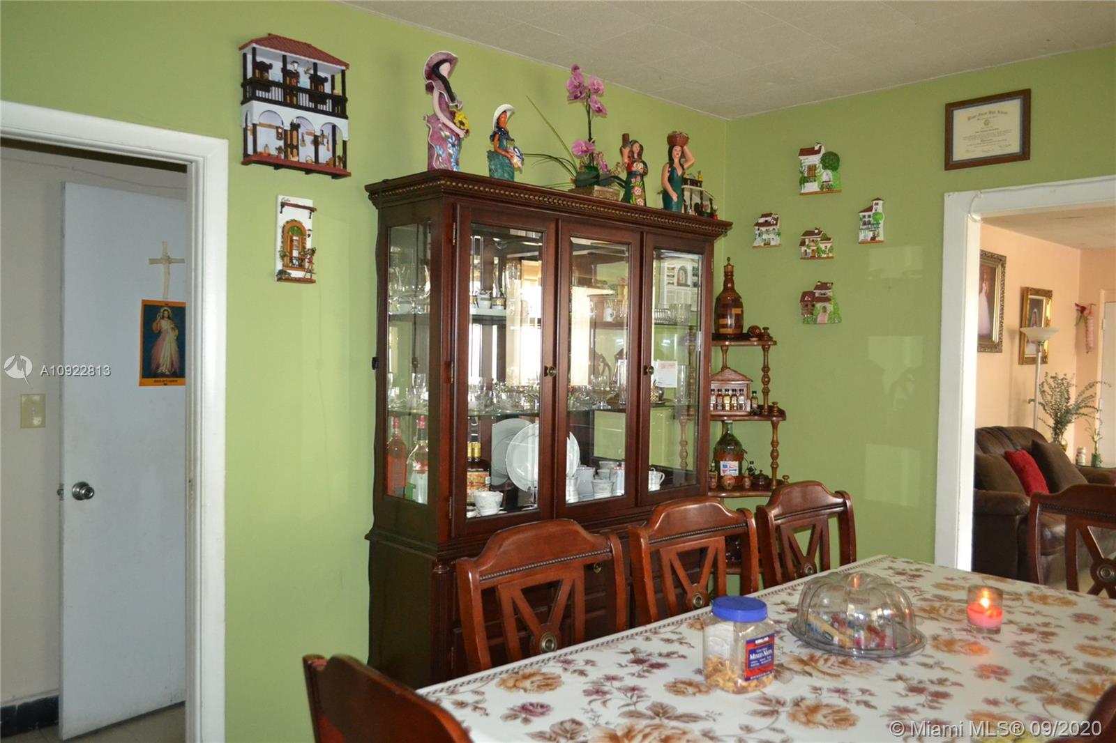 See details / 1980 sq. ft. $ 2020-09-05 0 Photo