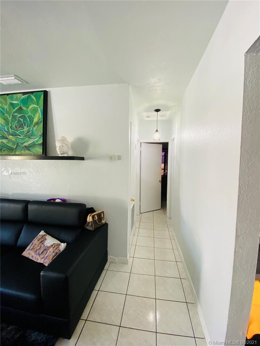 See details / 1384 sq. ft. $ 2020-09-07 0 Photo
